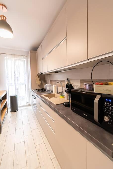 Arte - 2 Bedroom Apartment Near Coresi Mall With Free Parking Brasov Bagian luar foto