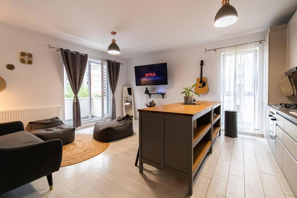 Arte - 2 Bedroom Apartment Near Coresi Mall With Free Parking Brasov Bagian luar foto